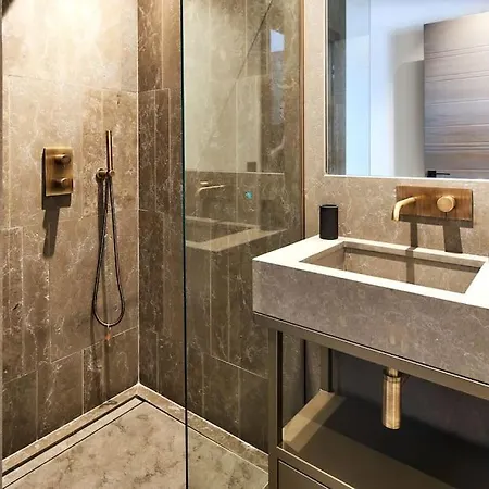 A11 - Cap Sea View 5 Bdr - Ac, Rooftop Pool & Parking