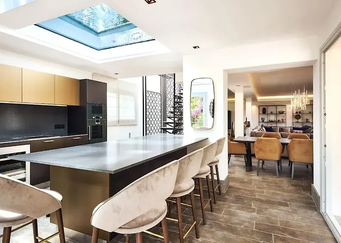 别墅 A11 - Staywiz Us - Villa Cap Antibes Sea View 5 Bdr - Ac, Rooftop Pool & Parking 昂蒂布