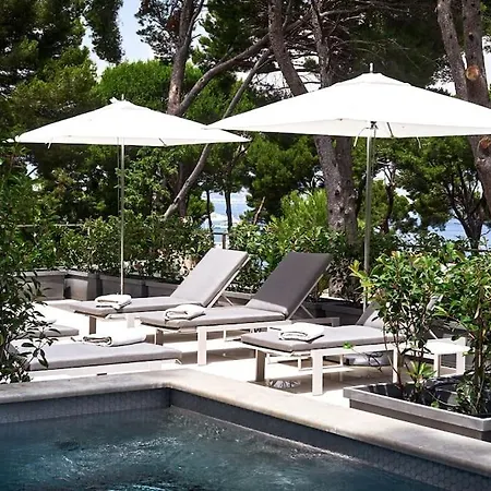 A11 - Cap Sea View 5 Bdr - Ac, Rooftop Pool & Parking Villa