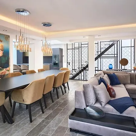 A11 - Staywiz Us - Cap Sea View 5 Bdr - Ac, Rooftop Pool & Parking فيلة