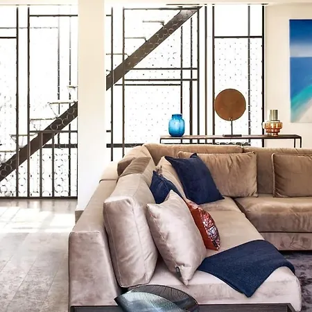 A11 - Staywiz Us - Cap Sea View 5 Bdr - Ac, Rooftop Pool & Parking فيلة