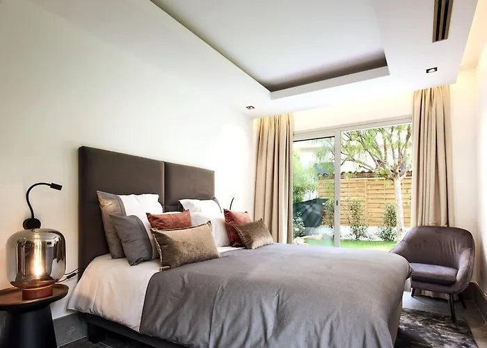 A11 - Staywiz Us - Villa Cap Antibes Sea View 5 Bdr - Ac, Rooftop Pool & Parking 昂蒂布