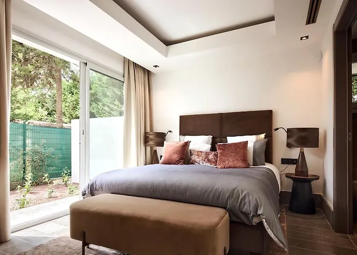 A11 - Cap Sea View 5 Bdr - Ac, Rooftop Pool & Parking Villa *