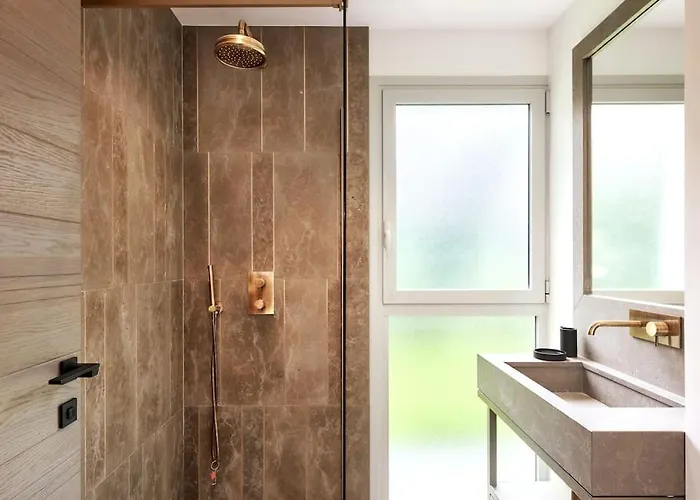 Villa A11 - Cap Sea View 5 Bdr - Ac, Rooftop Pool & Parking