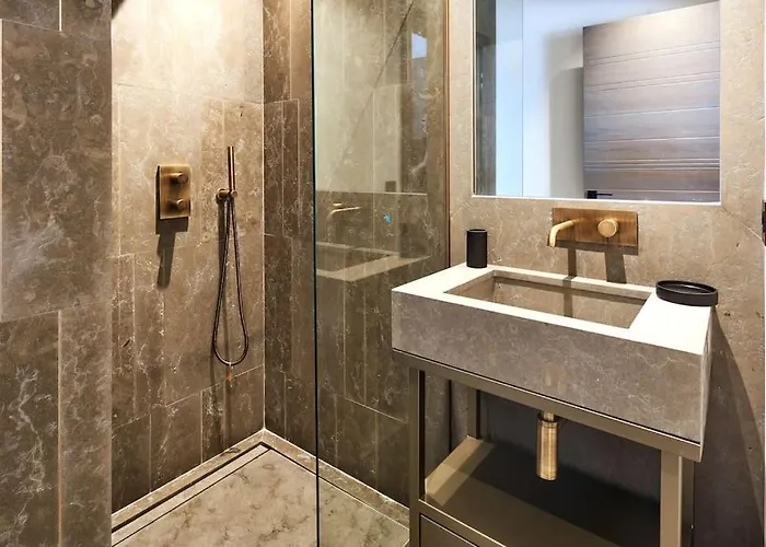 A11 - Cap Sea View 5 Bdr - Ac, Rooftop Pool & Parking