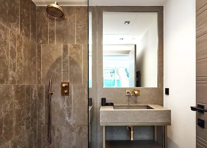 A11 - Cap Sea View 5 Bdr - Ac, Rooftop Pool & Parking *