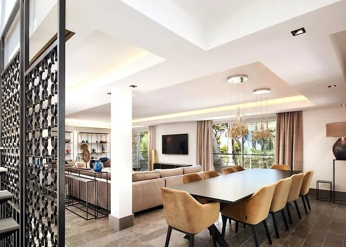 A11 - Cap Sea View 5 Bdr - Ac, Rooftop Pool & Parking Villa *